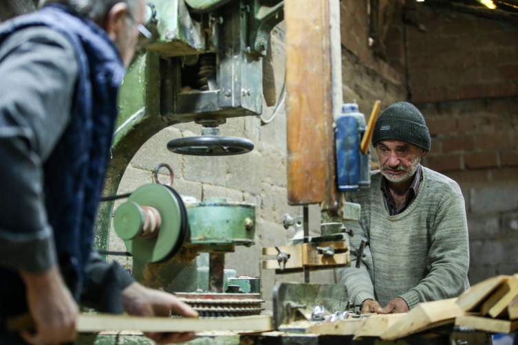 Bursalı Enver usta 60 yıldır tef ve davul üretiyor