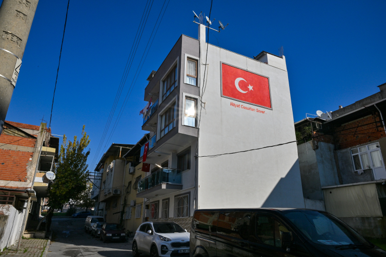 Şehit annesi hasretini anı odasıyla gidermeye çalışıyor