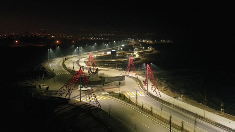 Van Gölü kıyısındaki sahil yolu trafiğe açıldı