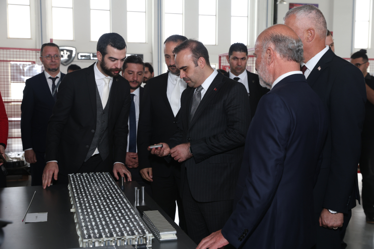 Bakan Kacır'dan KKTC'nin yerli otomobili Günsel'in üretim tesisine ziyaret