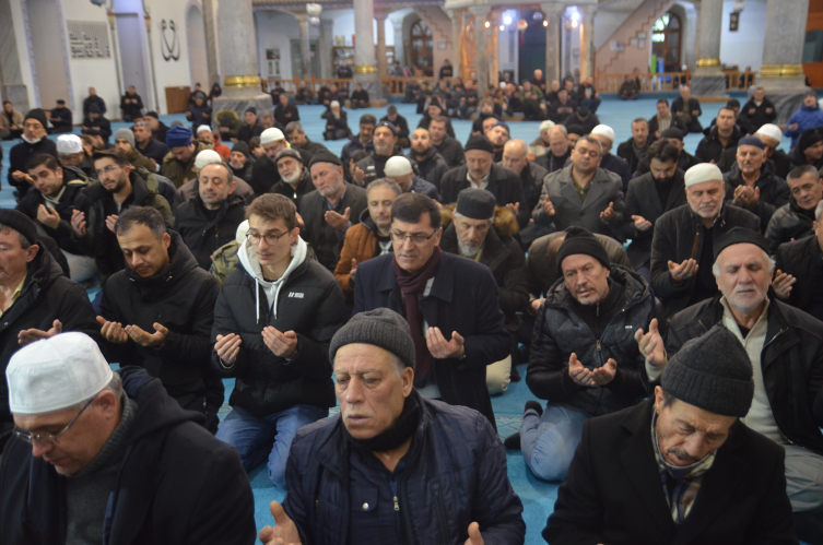 Yurdun bazı illerinde şehitler için camilerde dua edildi