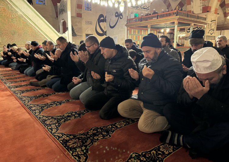 Yurdun bazı illerinde şehitler için camilerde dua edildi