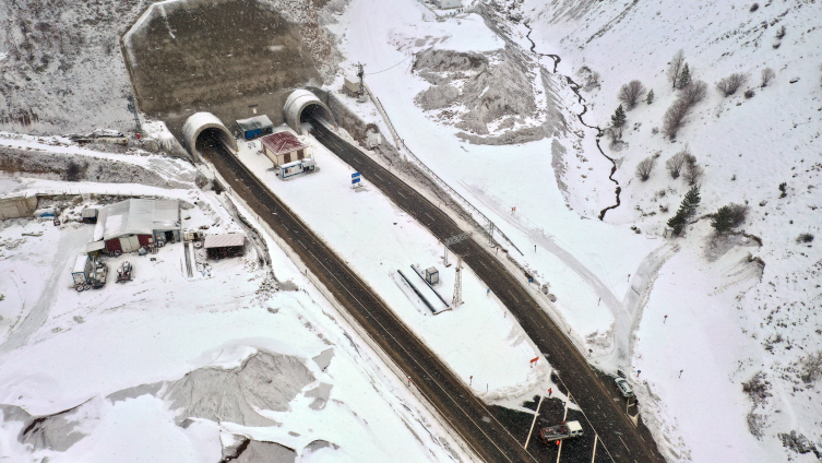 Eğribel Geçidi'nde çift tüplü tünelle kesintisiz ulaşım