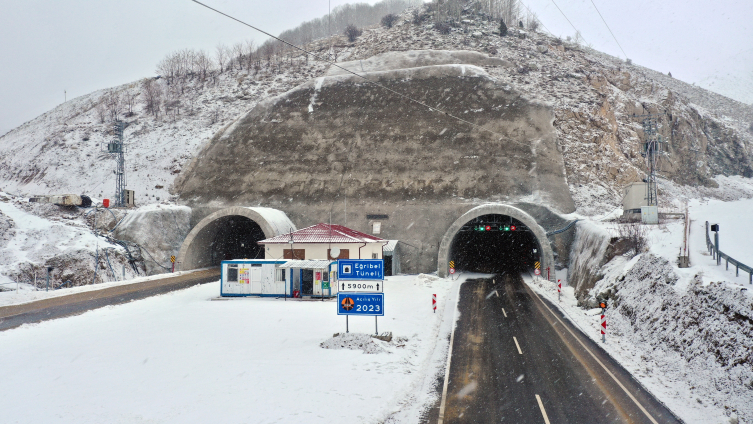 Eğribel Geçidi'nde çift tüplü tünelle kesintisiz ulaşım