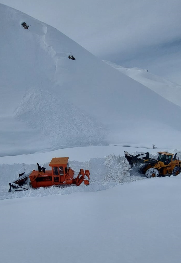 Hakkari'de kar kalınlığı 5 metreyi buldu