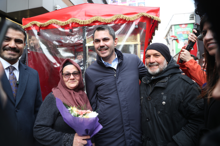 İBB Başkan adayı Kurum Beşiktaş'ta esnafı ziyaret etti