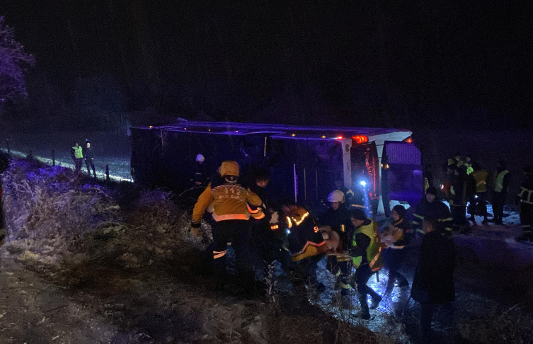 Kastamonu'da yolcu otobüsü devrildi: 6 kişi hayatını kaybetti, 33 yaralı