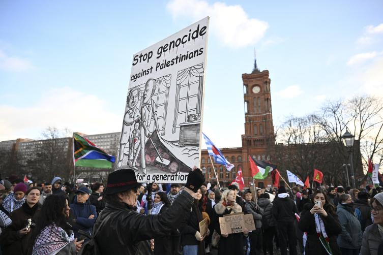 Berlin’de Filistin ile dayanışma gösterisi