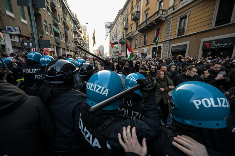 İtalya'da binlerce kişi yasaklara rağmen Filistin için sokaklardaydı