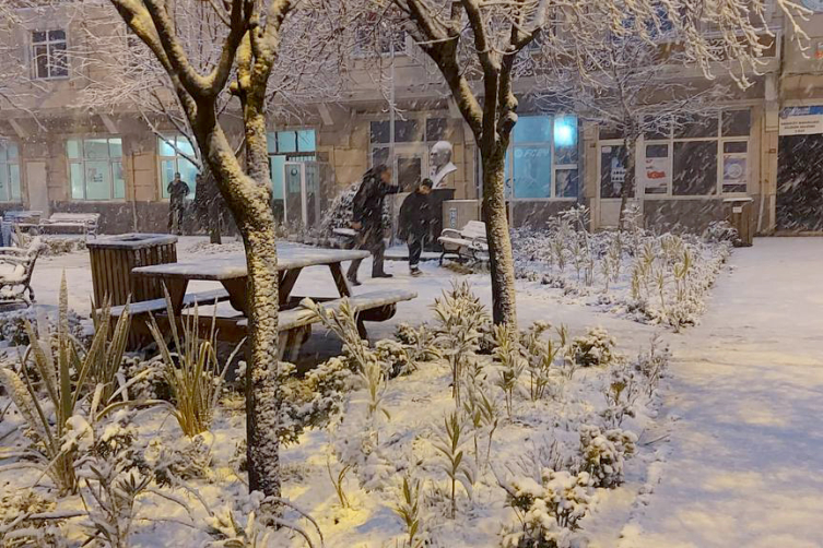İstanbul'un yüksek kesimlerinde kar yağışı başladı