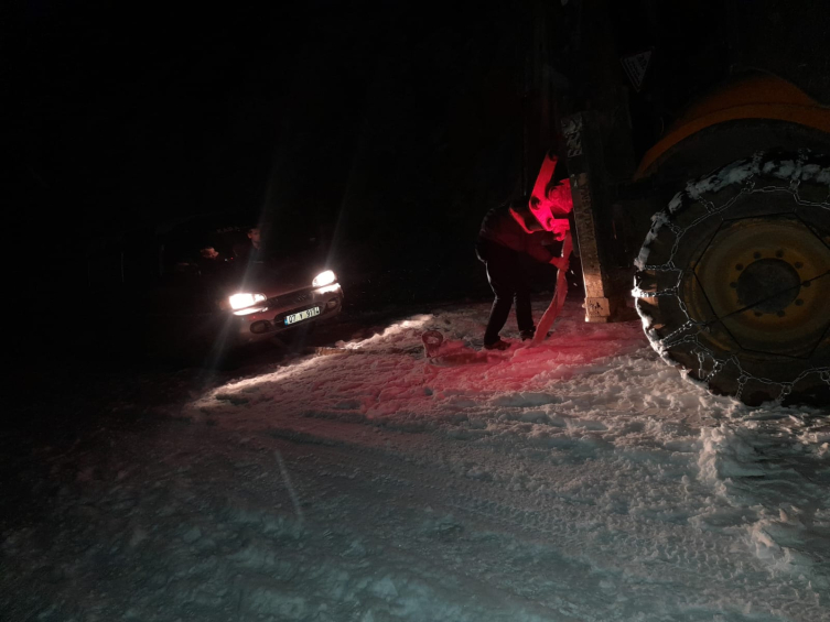 Alanya'da karda mahsur kalan 33 kişi kurtarıldı