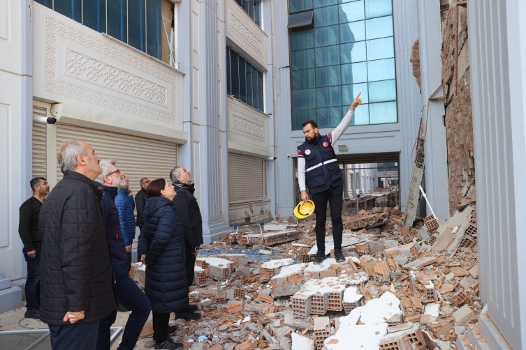 Deprem bölgesindeki gönüllü inşaat mühendisleri gururlu hissediyor
