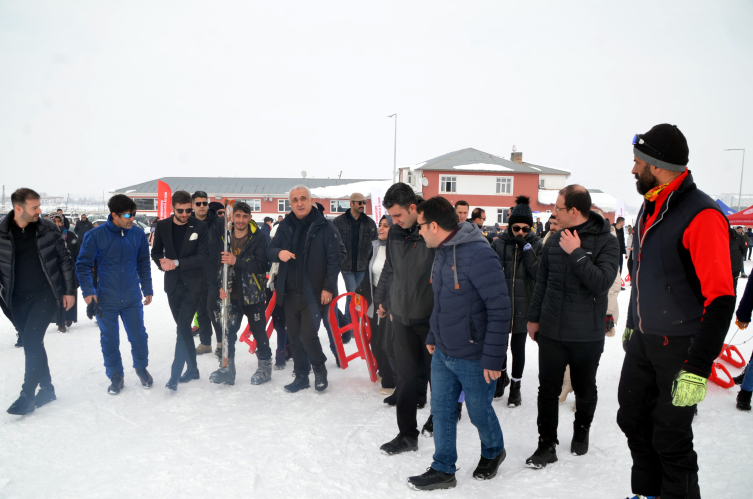 Muş'taki kayak merkezinde çocuklar için etkinlik düzenlendi