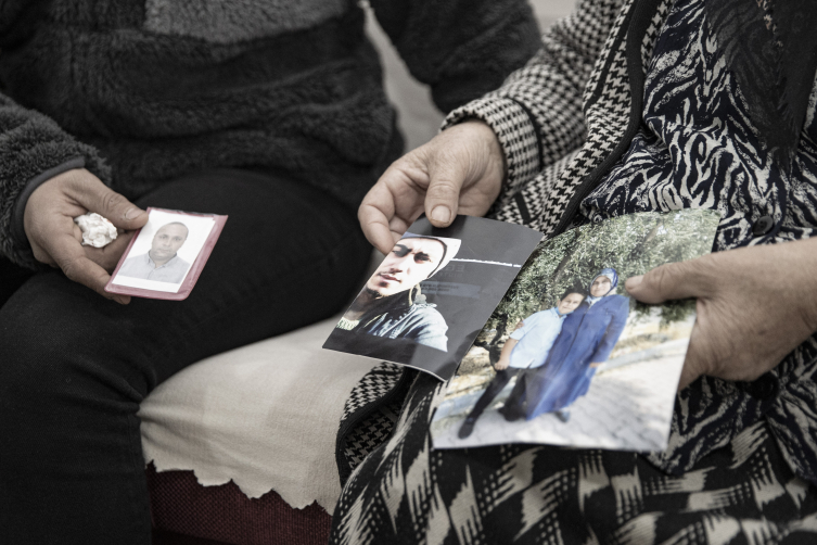 Depremde 60'tan fazla yakınlarını kaybettiler