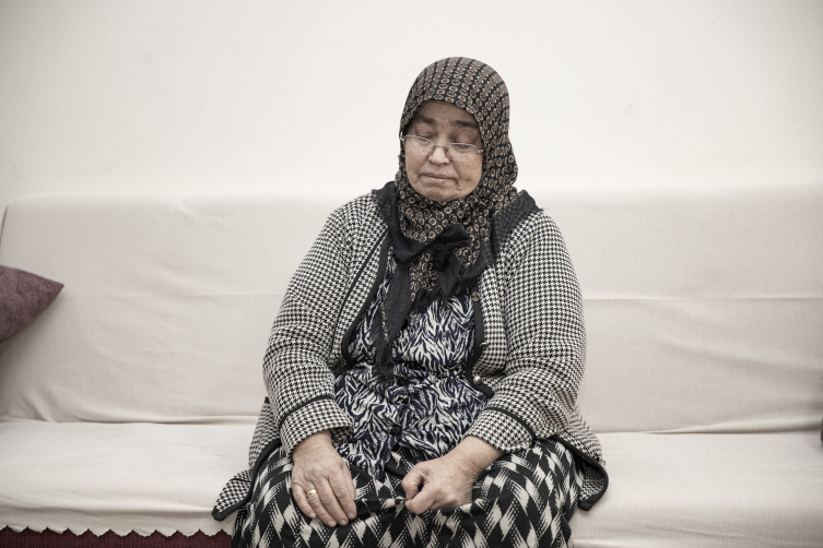 Depremde 60'tan fazla yakınlarını kaybettiler