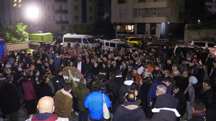 Adana'da depremlerde hayatını kaybedenler anıldı