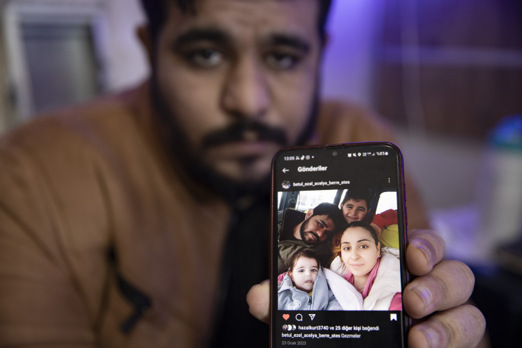 Depremde kaybettiği eşinin şiir kitabı hayalini gerçekleştirdi