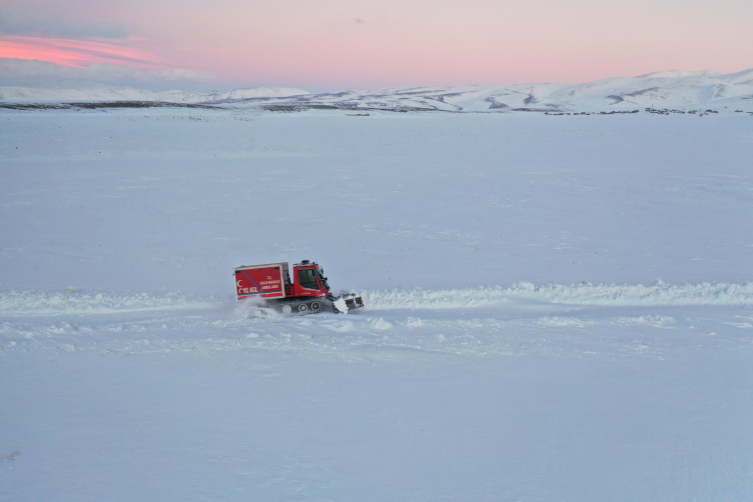 Ağrı'da rahatsızlanan kadın 6 saatlik çalışma sonucu hastaneye ulaştırıldı