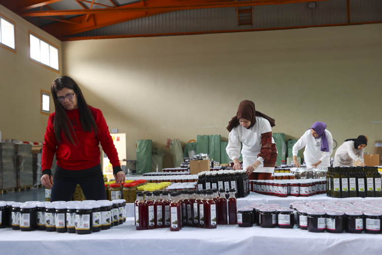 Depremde yaraları sardılar, kadın emeğini ekonomiye kazandırıyorlar