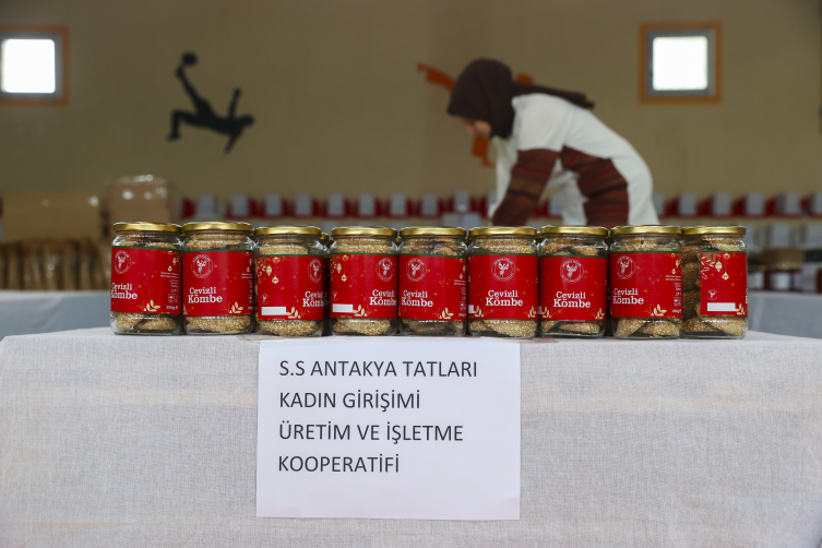 Depremde yaraları sardılar, kadın emeğini ekonomiye kazandırıyorlar