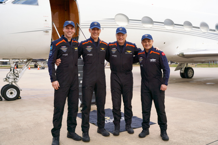 Alper Gezeravcı ve Ax-3 ekibi Dünya'ya döndü