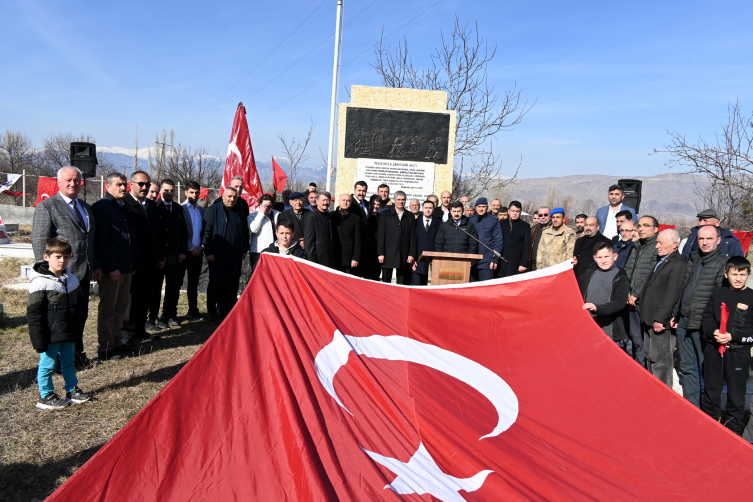 Sivas'ta Ermenilerce şehit edilen 71 asker anıldı