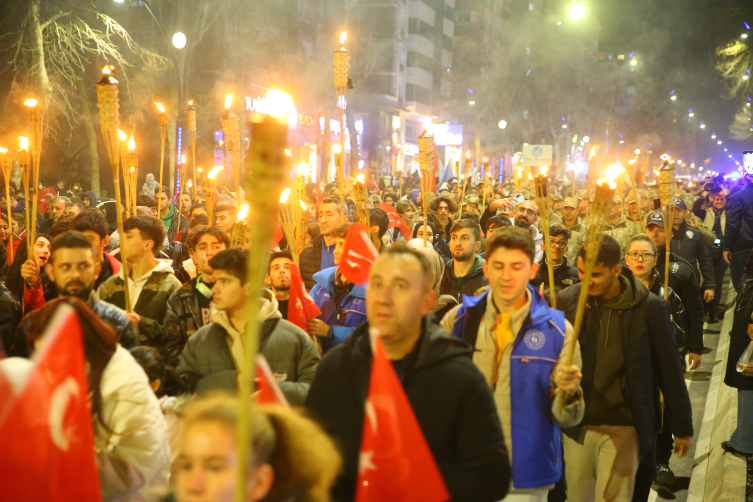 Kahramanmaraş'ın düşman işgalinden kurtuluşunun 104. yılı dolayısıyla Fener Alayı düzenlendi