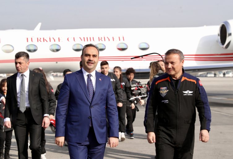 Türkiye'nin ilk astronotu Gezeravcı: Bu sadece bir başlangıçtı