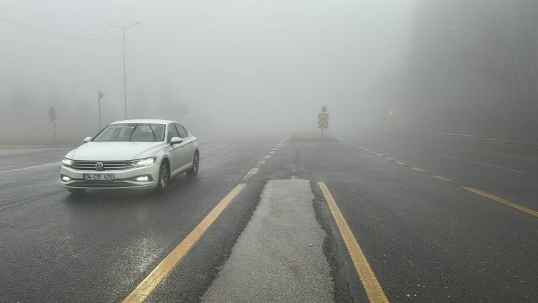 Bolu Dağı'nda sağanak ve sis: Sürücüler zor anlar yaşıyor