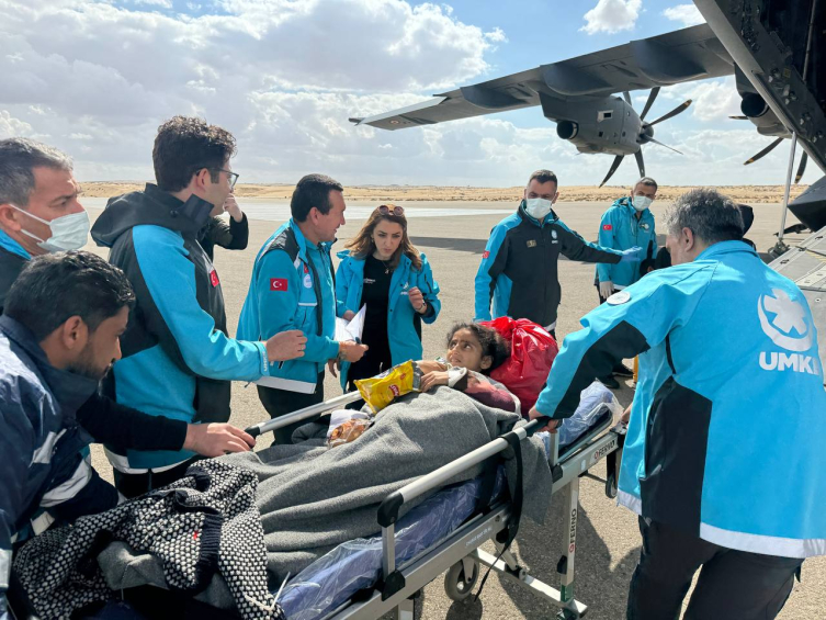 Türkiye'nin Gazze için gönderdiği sağlık yardımı Mısır'a ulaştı