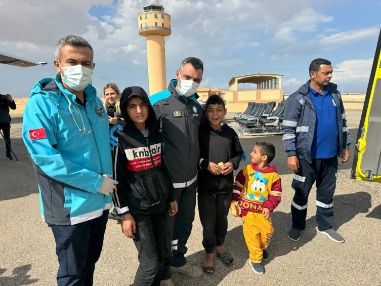 Türkiye'nin Gazze için gönderdiği sağlık yardımı Mısır'a ulaştı