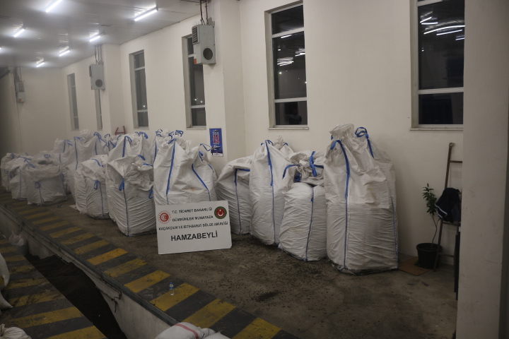 430 kilogram uyuşturucu, 13 ton kaçak çay ele geçirildi