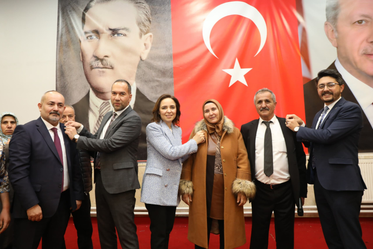 İyi Partili 300'e yakın üye AK Parti'ye katıldı