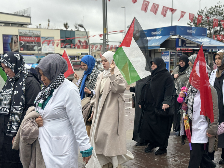 Sakarya'da sağlıkçılardan Gazze için "sessiz" yürüyüş