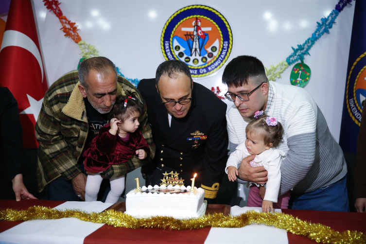 TCG Bayraktar'da doğan bebeklerin ailelerinden askerlere teşekkür