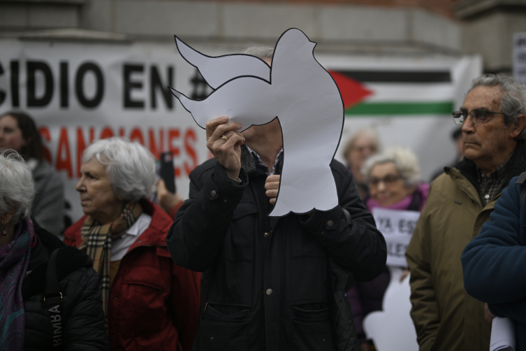 İspanya'da 180'den fazla Katolik derneğin üyeleri İsrail'i protesto etti