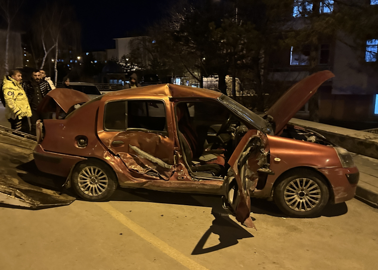 Erzurum'da feci kaza: 1 ölü, 2 yaralı