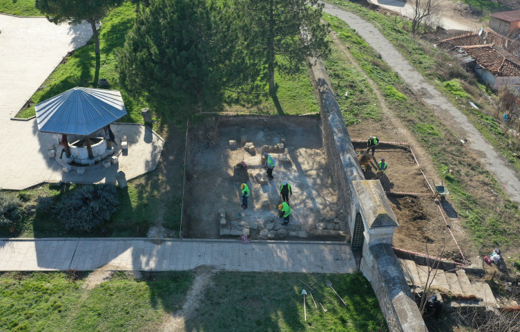 Edirne Mevlevihanesi'nin toprak altında kalan temellerine ulaşıldı