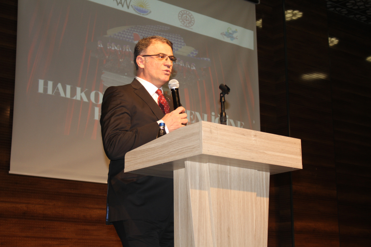 Van'da "Halkoyunları Şenliği" düzenlendi