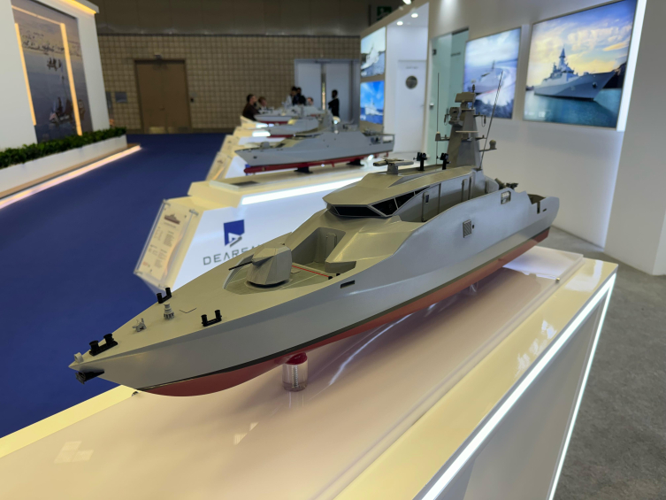 Türk savunma sanayii Katar'a 2 hücumbotu ihraç etti