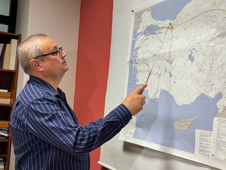 Deprem riskini belirlemek için diri fayların izi sürülüyor