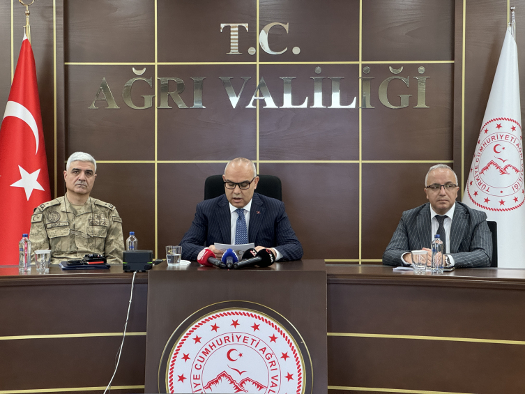 Ağrı'da 3 bin düzensiz göçmenin sınırdan girişi engellendi