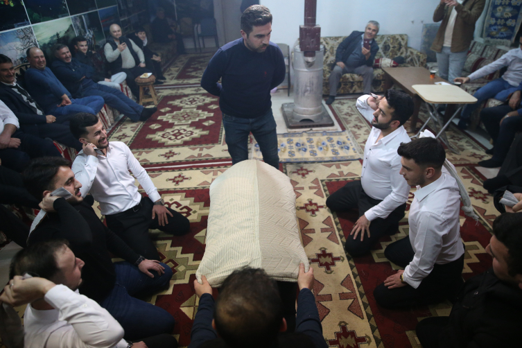 Köylerinde "muhabbet geceleri" ile geleneklerini yaşatıyorlar