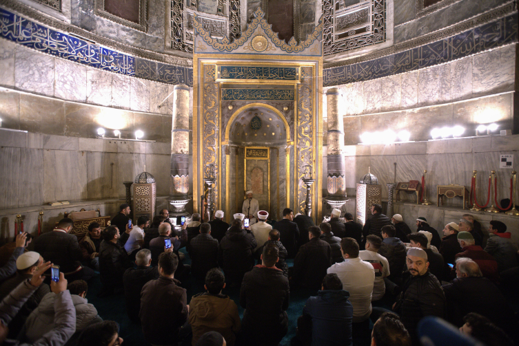 Diyanet İşleri Başkanı Erbaş, Ayasofya Camii'nde teravih namazı kıldırdı