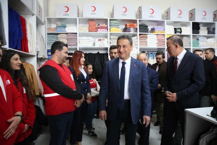 Bitlis'te "Kızılay Butik" açıldı