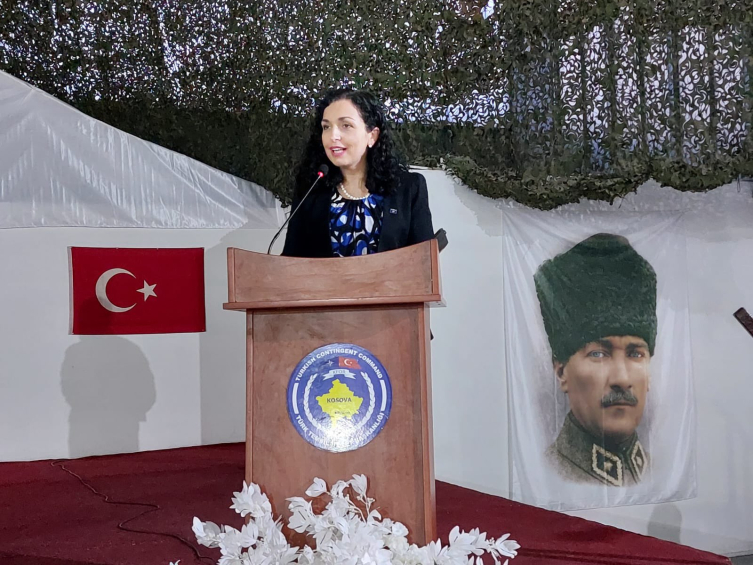 Kosova Cumhurbaşkanı Osmani Türk askerlerinin iftarına katıldı
