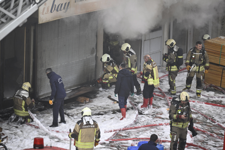 Ankara mobilya imalathanesinde yangın çıktı