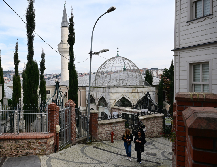 İstanbul'un manevi önderlerinden Aziz Mahmud Hüdayi'nin sofrası dünyaya ulaşıyor