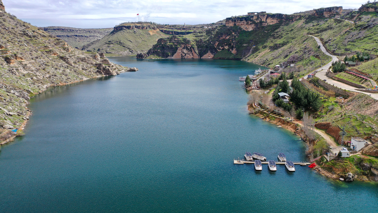 Dicle'de güneş enerjili tekneler deneme seferine başladı