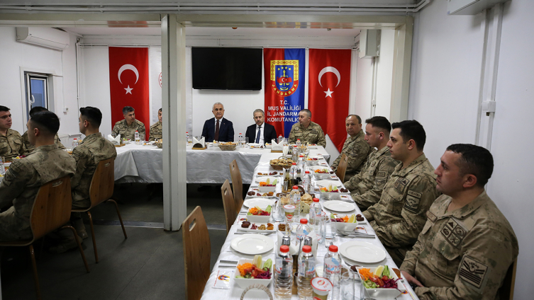 Vali Çakır: Bir kez daha sizlerle gurur duyduk